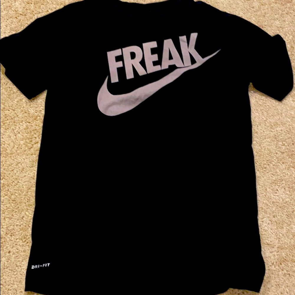 Youth giannis shirt
